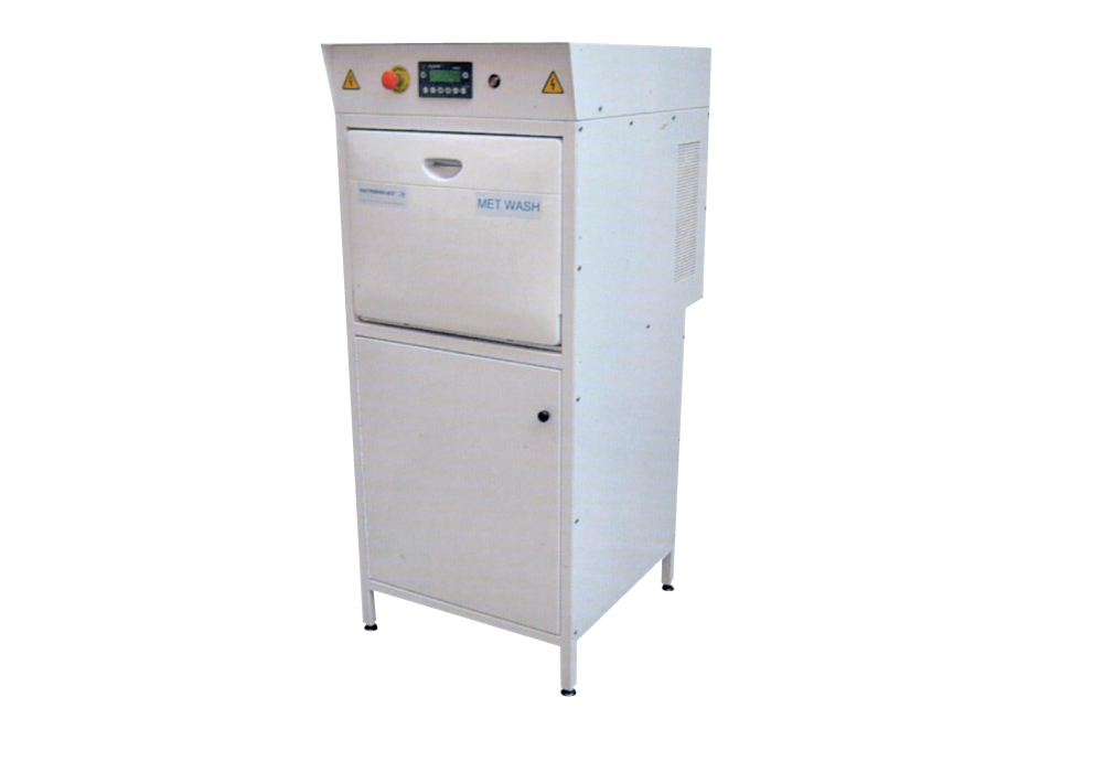 Machine à laver pour cartes électroniques